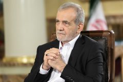 پزشکیان به دانشگاه شریف رفت