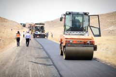 راه روستایی دربر – ثمردشت – بکلیک در تفرش در حال آسفالت است