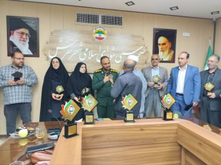 تجلیل از جمعی از دست اندرکاران افتتاحیه کنگره شهدای استان مرکزی در شهرستان تفرش